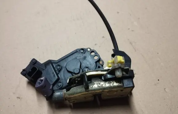 Ford Taurus Front door lock