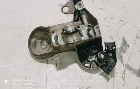 Audi A6 S6 C5 4B Engine mounting bracket 4B0199352B