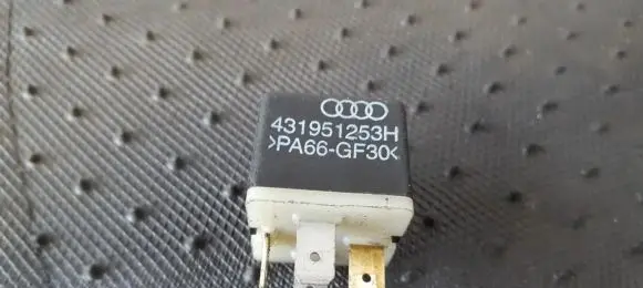 Volkswagen PASSAT B5 Other relay 431951253H