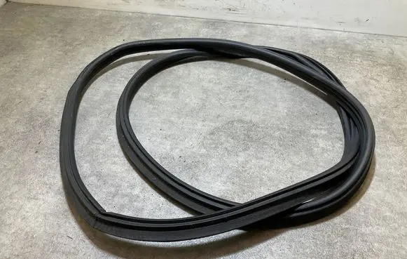 Ford Puma Loading door rubber seal (on body) 