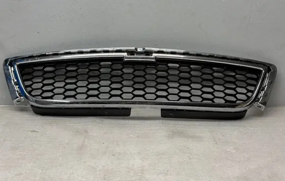 Chevrolet Captiva Front bumper upper radiator grill 9694517