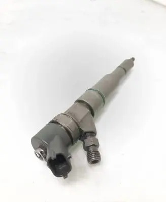 BMW 5 E39 Fuel injector 7785984 0445110047