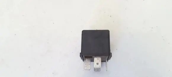 Volvo S40, V40 Other relay MB953381 V23134-B52-X240