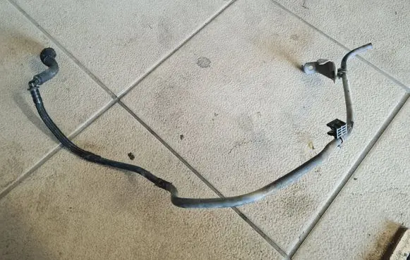 Engine coolant pipe/hose