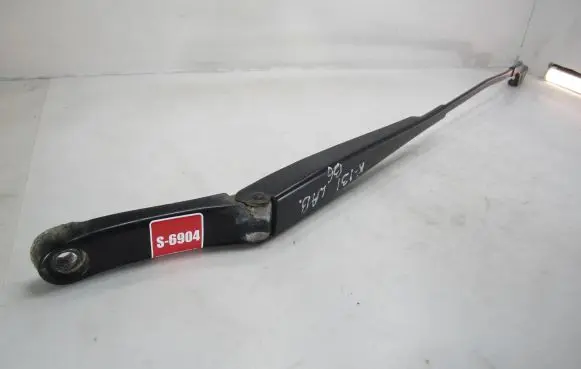 Volkswagen PASSAT B6 Front wiper blade arm 3C1955410B