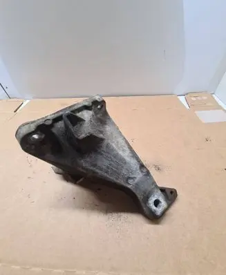 BMW 1 E81 E87 Engine mounting bracket 6781916 13807410 69072