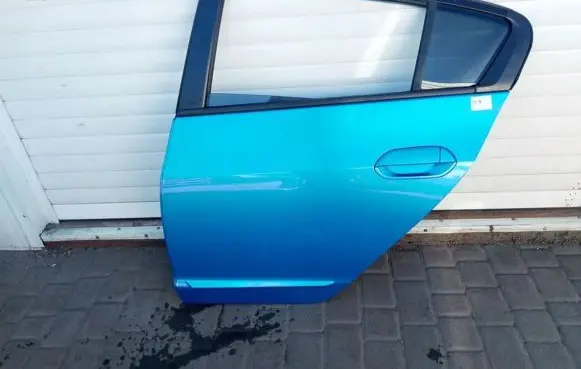 Honda Insight Rear door