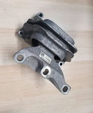 Volkswagen Polo VI Engine mount bracket 6C0199262A