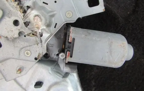 Renault Laguna I Front door window regulator motor