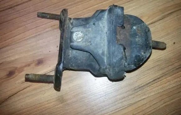 Chrysler 300M Engine mount bracket 4593285