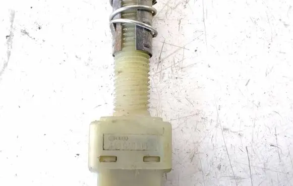 Volkswagen PASSAT B5 Brake pedal sensor switch 443945515