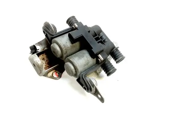 BMW X5 E53 Coolant heater control valve 8374995