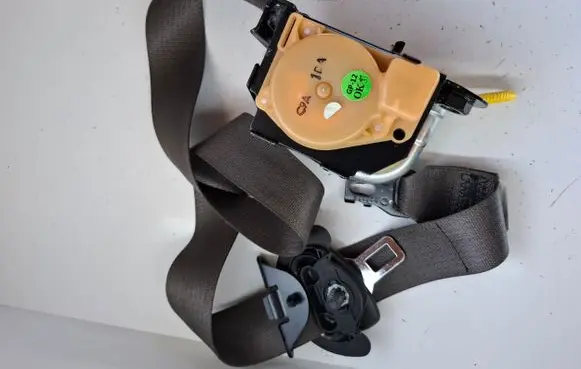 Opel Mokka Front seatbelt 95047853
