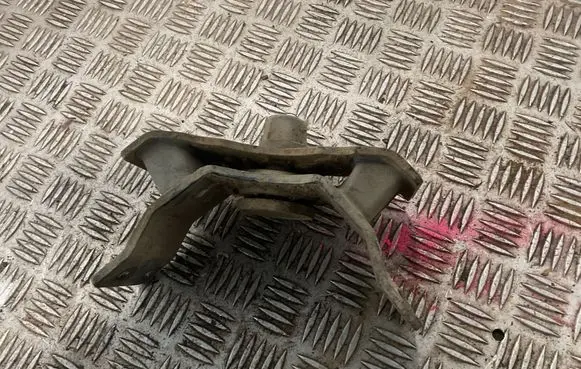Toyota Land Cruiser (J120) Gearbox mount 
