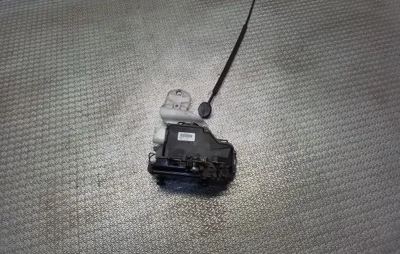 Volkswagen Caddy Front door lock 3D2837016AA