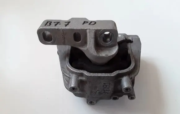 Volkswagen PASSAT B7 Engine mounting bracket 1K0199262CN
