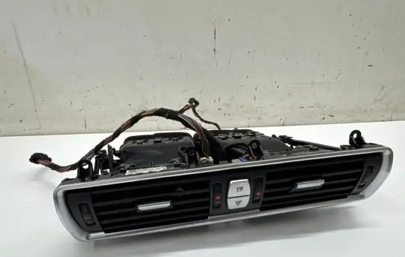BMW 5 GT F07 Dash center air vent grill 9142593
