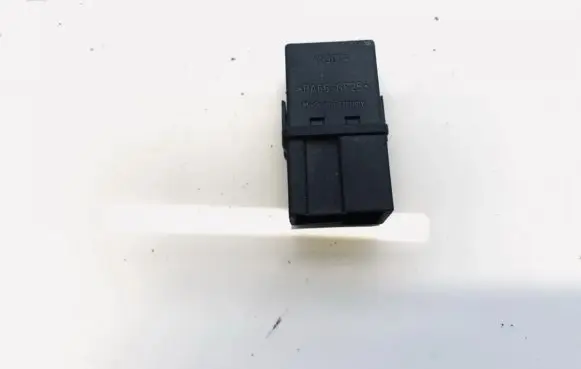 Volvo S40, V40 Other relay mb9533821l