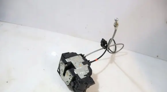 Nissan Note (E11) Front door lock