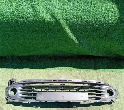 Renault Clio IV Front bumper lower grill 622549142R 1233653X 1196268X