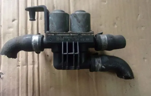 BMW 7 E65 E66 Coolant heater control valve 1147412159