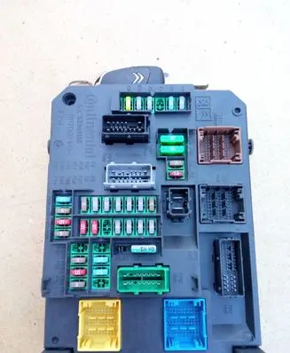Citroen C4 II Fuse module 9665547480 BSIQ0300 S180121003