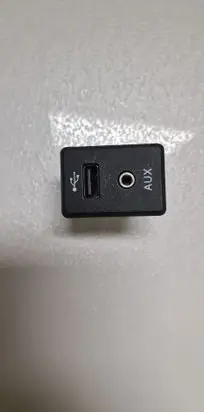 Nissan X-Trail T32 USB socket connector 795405004