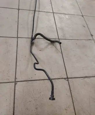 Coolant pipe/hose