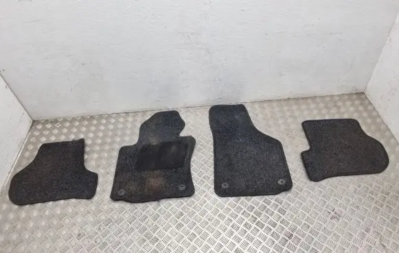 Skoda Octavia Mk2 (1Z) Car floor mat set 