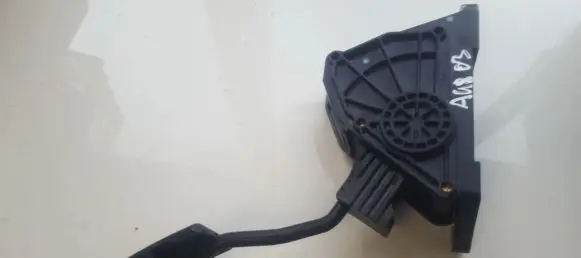 Honda CR-V Accelerator throttle pedal 31305J22