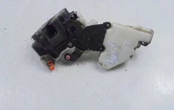 Nissan Sunny Rear door lock 8255269R01