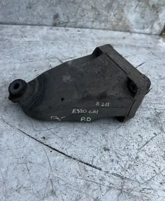 Mercedes-Benz E W211 Engine mounting bracket A6132230504