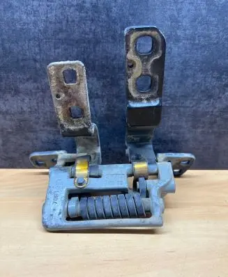 BMW 5 E60 E61 Tailgate/trunk/boot hinge 7061383