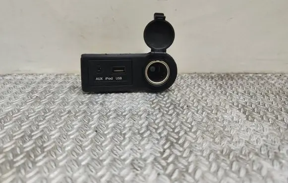 KIA Venga AUX in-socket connector 961201P000 1P000 YNMC1401172955