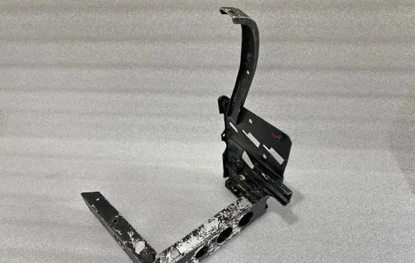 Audi A8 S8 D2 4D Fender mounting bracket 4D0821137AE