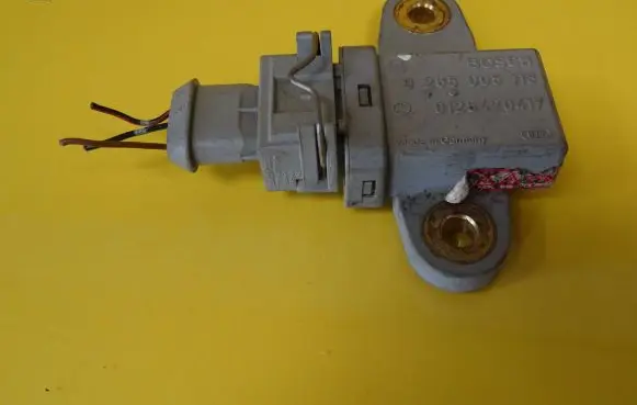 Mercedes-Benz A W168 Airbag deployment crash/impact sensor 0265005113