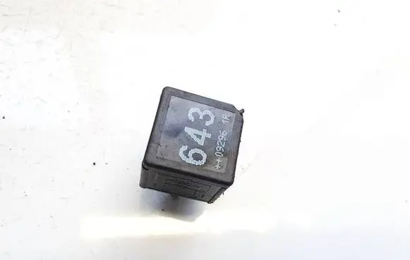 Audi A5 8T 8F Other relay 8K0951253 v23136-B6-X72