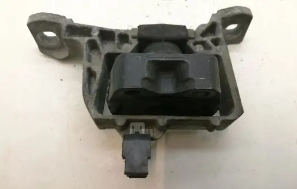 Ford C-MAX I Engine mounting bracket 3M516F012AF