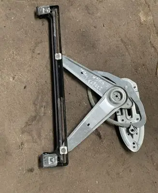Ford Kuga I Front window lifting mechanism without motor