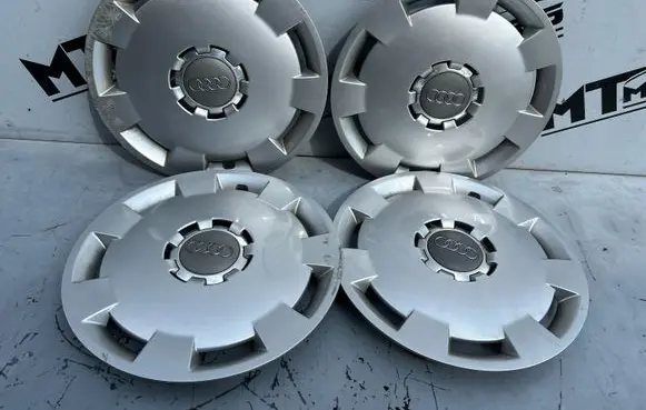 Audi A3 S3 8P R15 wheel hub/cap/trim 8E0601147A