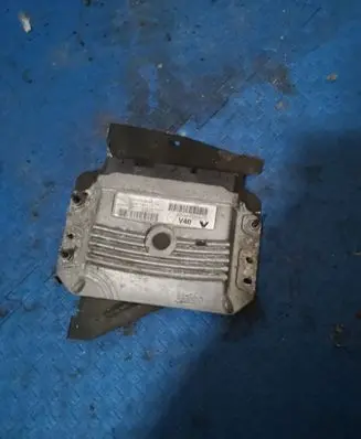 Renault Megane III Engine control unit/module 237100132R