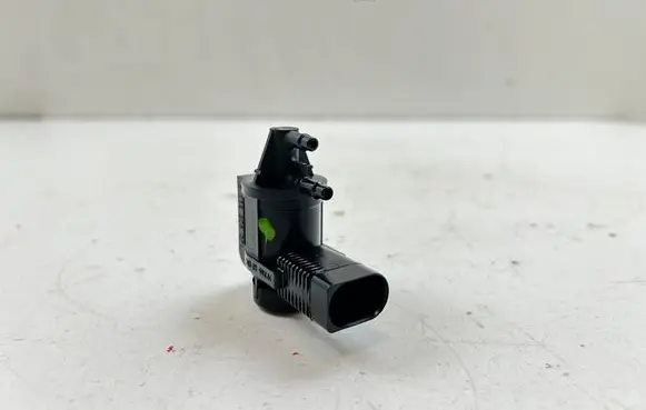 Volkswagen Phaeton Turbo solenoid valve 1J0906283B