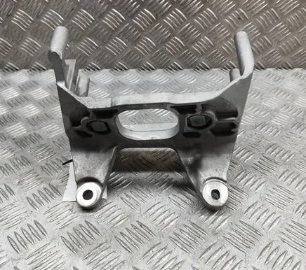 Nissan Qashqai J12 Engine mounting bracket 112546UB5A