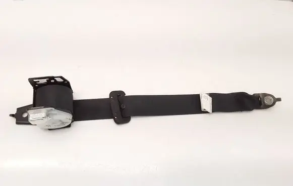Infiniti M30 Rear seatbelt C7021G0634