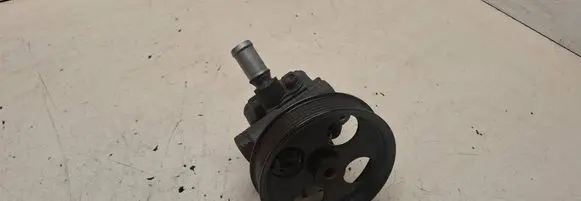 Opel Insignia A Power steering pump 55563329