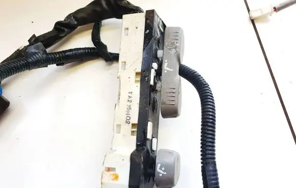 Mazda Xedos 9 Seat control switch ta275h02