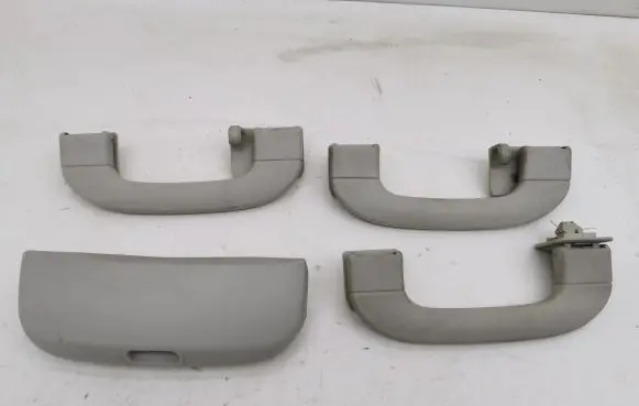 Mercedes-Benz B W245 A set of handles for the ceiling 