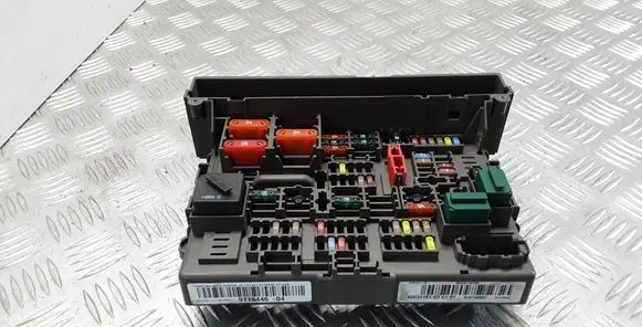 BMW 1 E81 E87 Fuse module 9119446