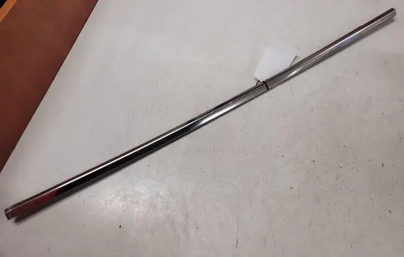 Toyota Avensis Verso Front door glass trim molding