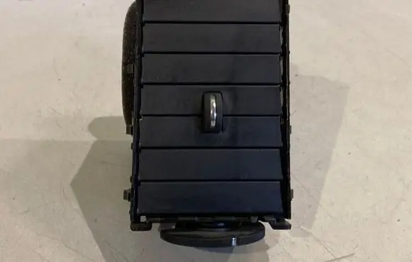 Chrysler 300 - 300C Dash center air vent grill 1087520